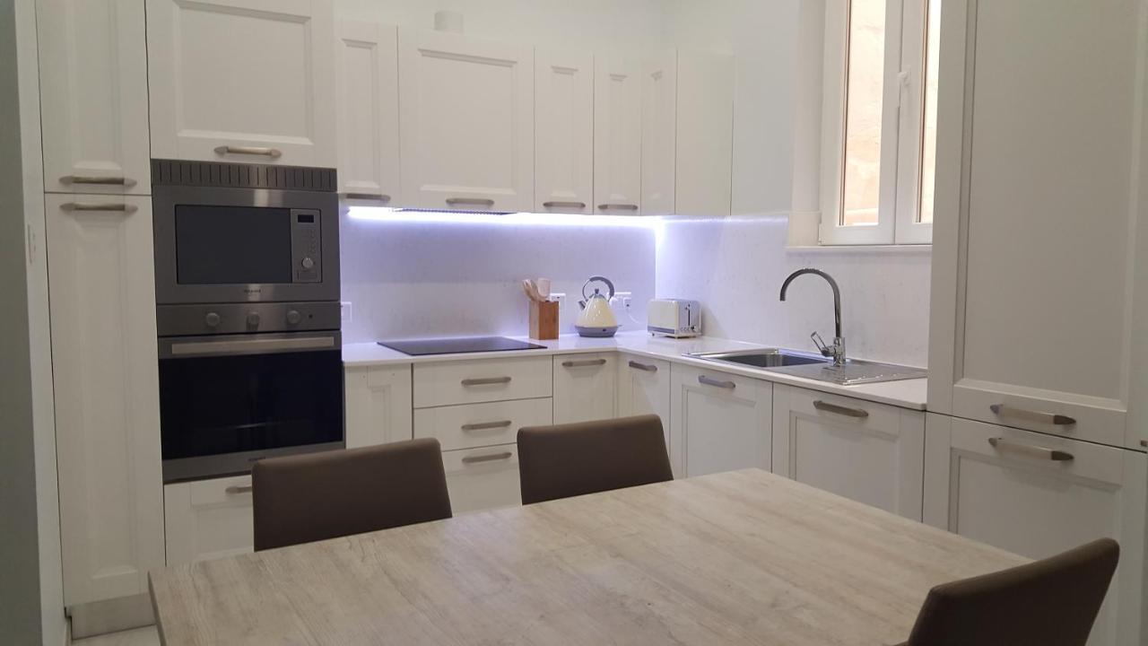Apartment Ivory *