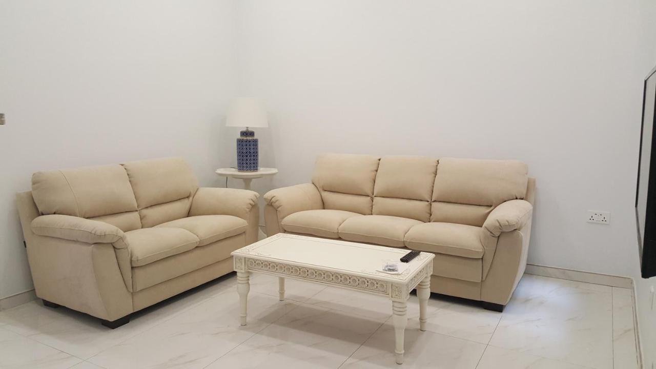 Ivory Apartment *
