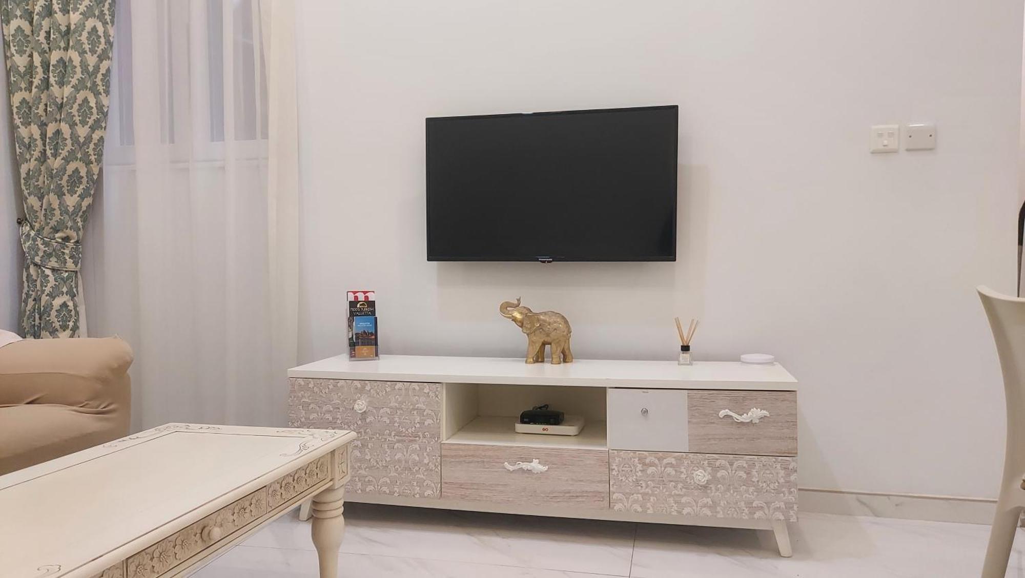 Apartment Ivory *